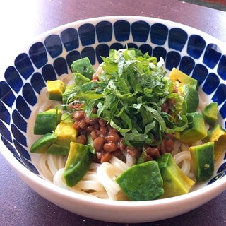 早い！美味い！アボカド納豆うどん